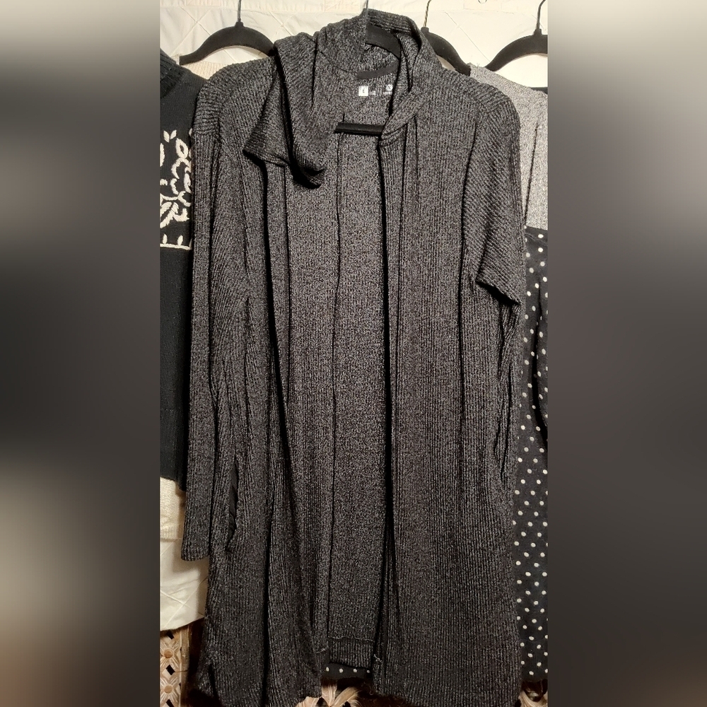 7 Piece Women's XL Black & White Bundle! ๐ค - Picture 7 of 16
